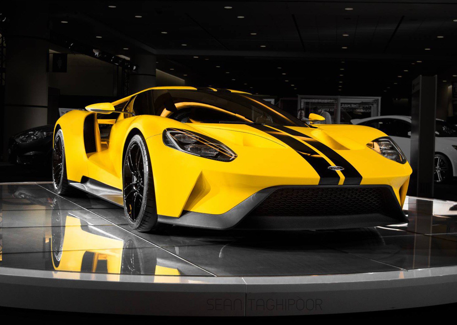 2017 Ford GT - 647 л.с., 745 Нм и максимальная скорость 345 кмч